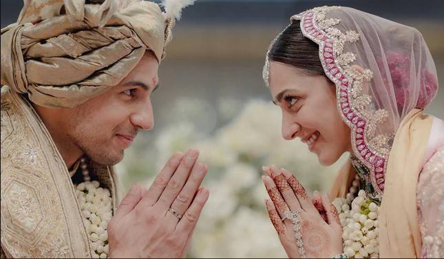 Bollywood heartthrob Sidharth Malhotra and Kiara Advani are now officially married. The longtime lovebirds exchanged vows in front of their closest friends and family members in a traditional wedding on February 7 at Suryagarh Palace in Jaisalmer.