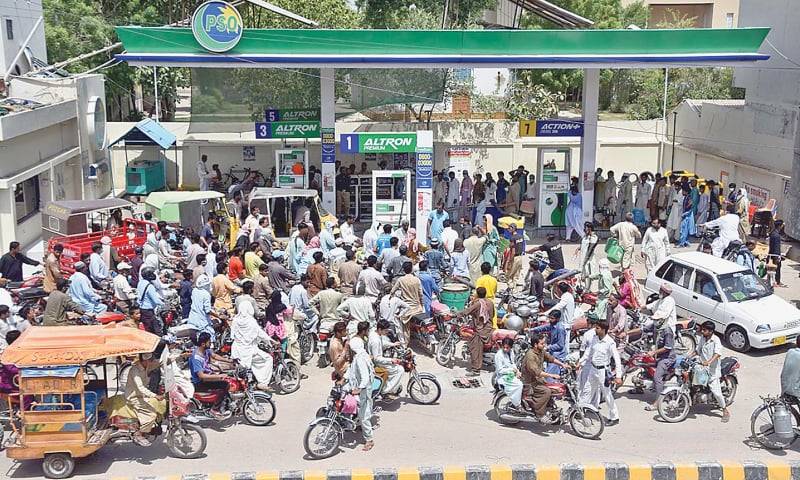 Govt’s warning fails to deter pump owners from stocking petrol