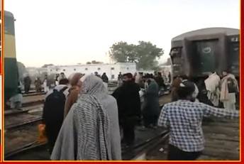 Passenger train has escaped a major disaster when it split into two while changing tracks near Kotri Railway Station reported 24NewsHD TV channel 