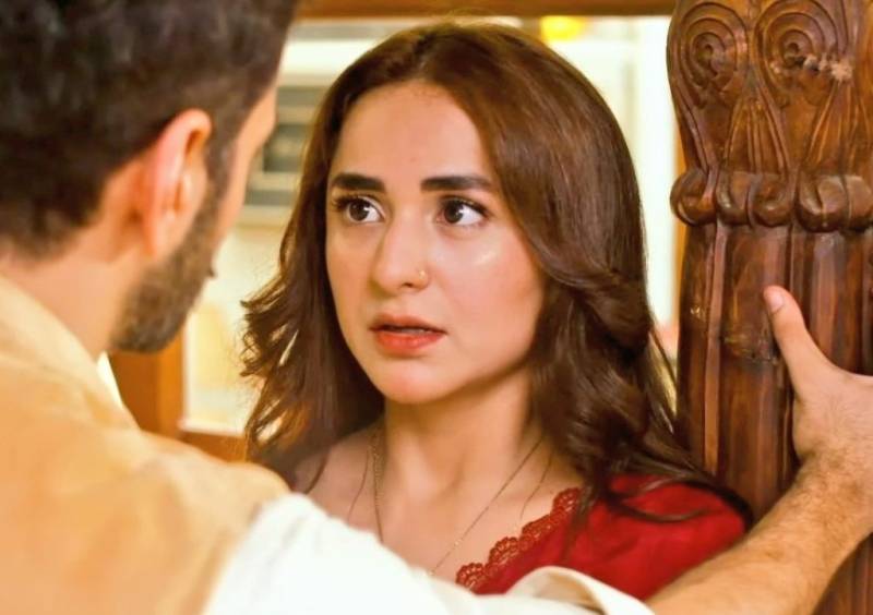 Pakistani actress Yumna Zaidi is top trending on twitter because of her romantic scenes with Wahaj in her latest drama serial ‘Tere Bin’ that is being aired on Geo Entertainment.