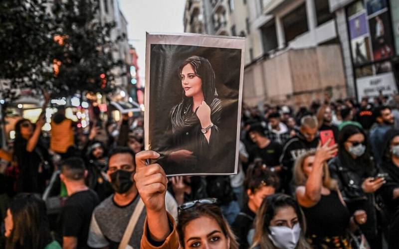 Iran releases journalist arrested during protests: media