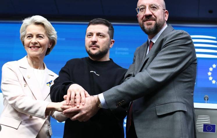 Hailed as a European hero on his arrival in Brussels, Ukraine\'s President Volodymyr Zelensky urged EU leaders to accelerate the promised delivery of modern long-range weapons