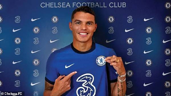 Thiago Silva extends Chelsea contract to 2024