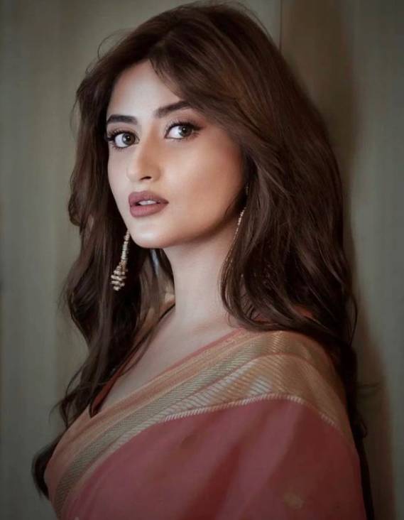 Sajal Aly’s new photoshoot wins netizens’ hearts