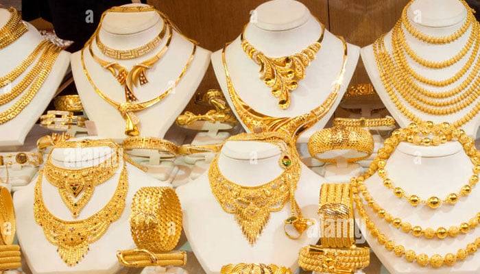 Big fall in gold prices in Pakistan 