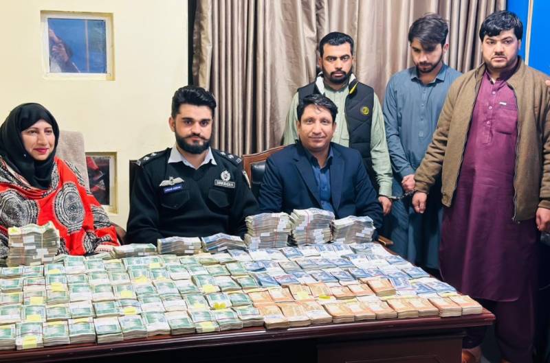 FIA busts gang involved in Hundi business