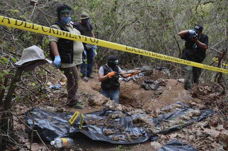 31 bodies found in clandestine graves in Mexico