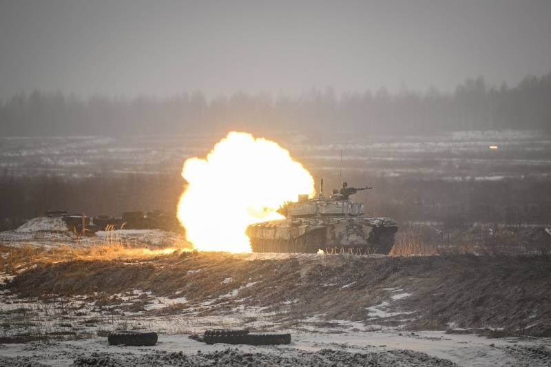 Belarus cadets train on Russian tanks amid fears of bigger conflict