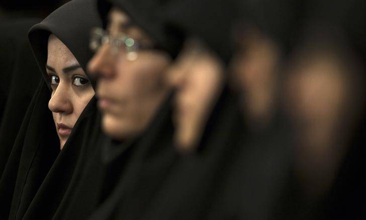 Iran prosecutes woman for 'disrepecting' headscarf