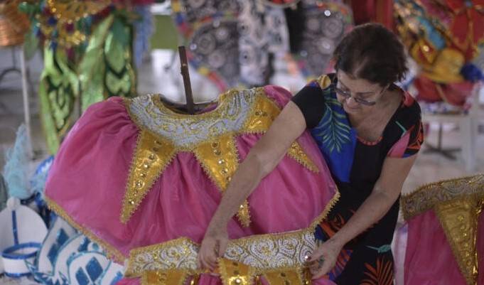 Recycling gives Rio carnival costumes new life