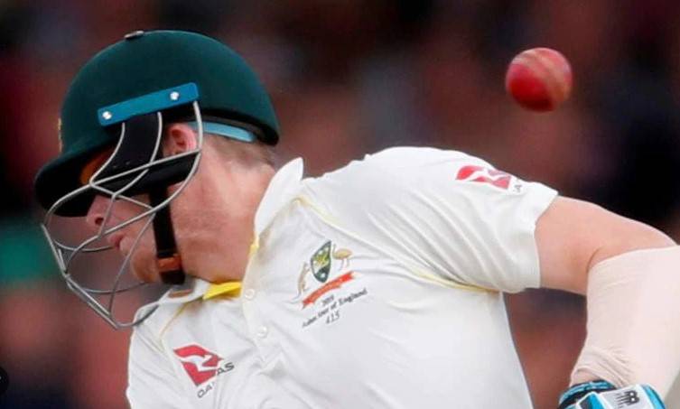 Australian opener David Warner is concussed and will take no further part in the ongoing second Test against India