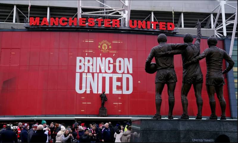 Fans group says any new Man Utd owner must respect 'rights of all people'