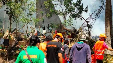 Plane crashes on Philippine volcano, search underway for survivors