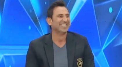 Younis Khan gets roasted over picture with actresses