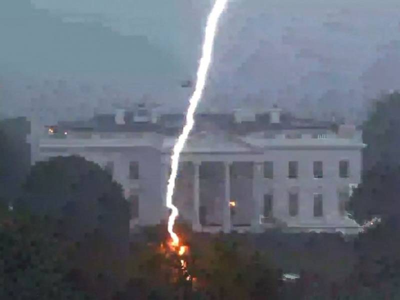 Lightning sets house on fire in Islamabad's F-7 Sector