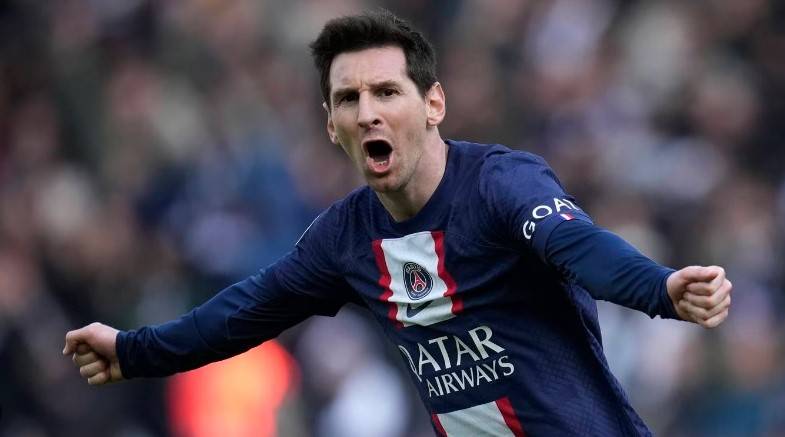 Messi snatches dramatic win for PSG after Neymar stretchered off