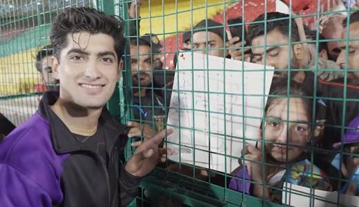 Young Fan Meet Crickter Naseem Shah in PSL 