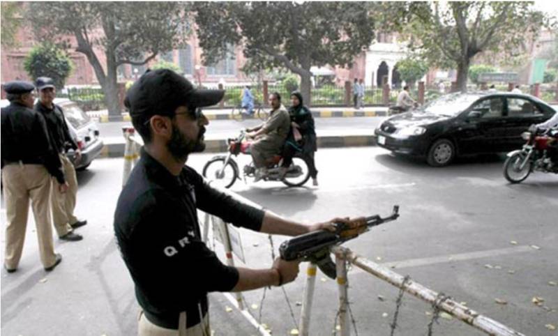 militants riding a motorcycle opened fire at a police picket in front of press club in Chaman