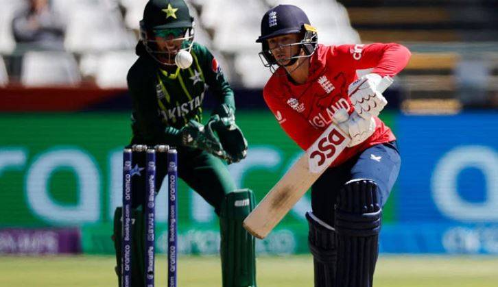 England secure top place with crushing win over Pakistan