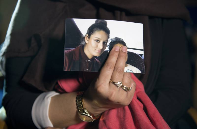 (FILES) In this file photo taken on February 22, 2015 Renu, eldest sister of missing British girl Shamima Begum, holds a picture of her sister Shamima, while being interviewed by the media in central London. AFP