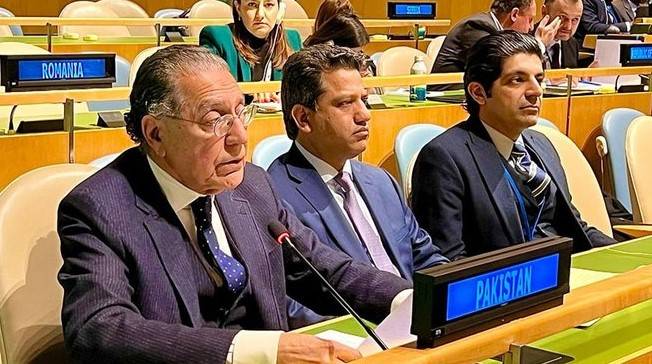 Pakistan, India abstain as UN demands Russia withdraw from Ukraine