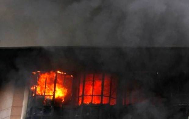 Fire breaks out in Islamabad plaza