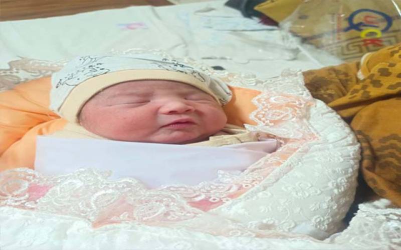 Cricketer Iftikhar Ahmad blessed with daughter, shares photos