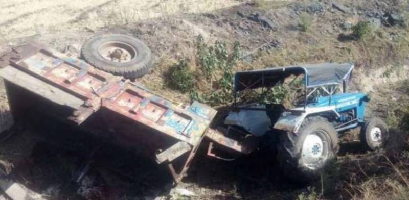 14 injured as dumper hits tractor-trolley