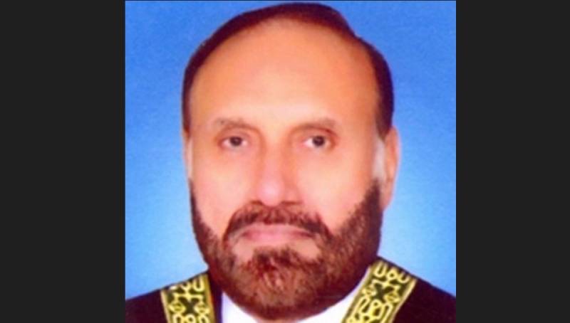 SC ex-judge Mazhar Alam unhurt in car accident