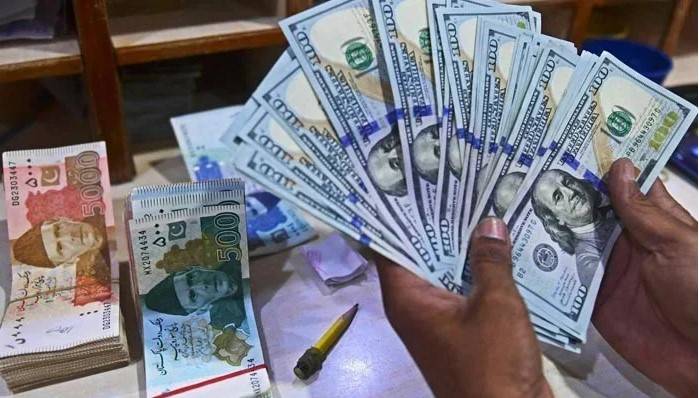 US dollar soars against Pakistani rupee amid IMF standoff