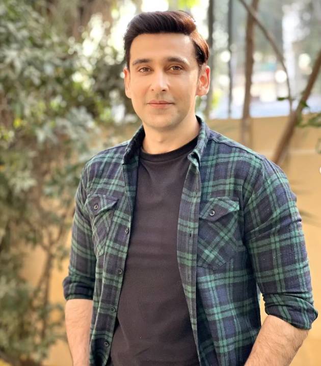 Colleagues rally support for Sami Khan after harsh criticism