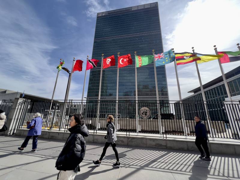 People walk past United Nations headquarters in New York. UN countries were trying to overcome their differences on March 3, 2023 to finally agree a treaty to protect the high seas, a fragile and vital treasure that covers nearly half the planet. AFP 