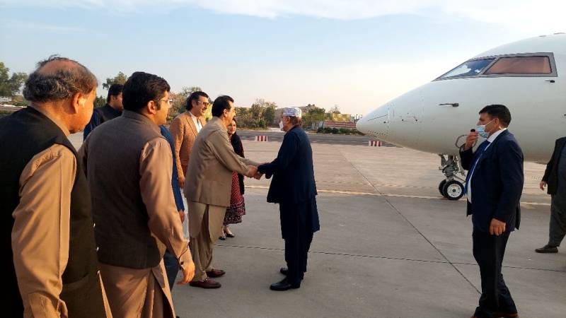 Zardari leaves for Vehari in chopper after reaching Multan on private plane