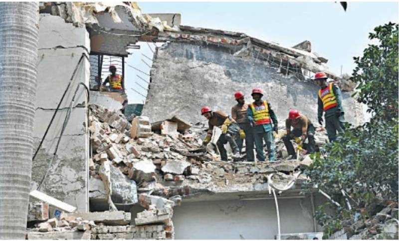 Six of family die as gas cylinder blast flattens Quetta house