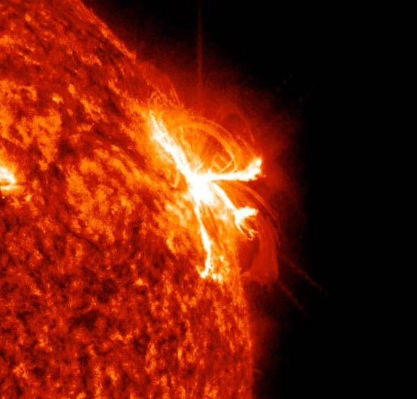 NASA captures powerful flare exploding on sun's surface.