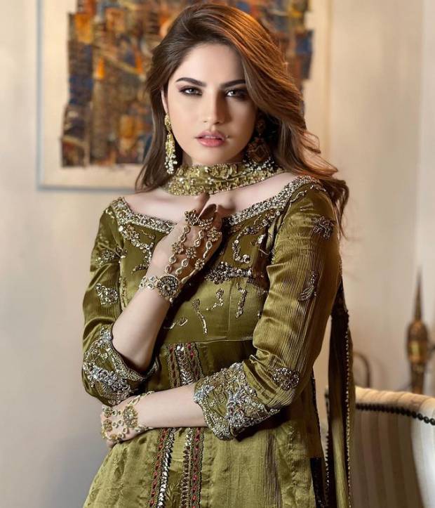 Neelam Muneer serves killer looks in Eid collection photoshoot