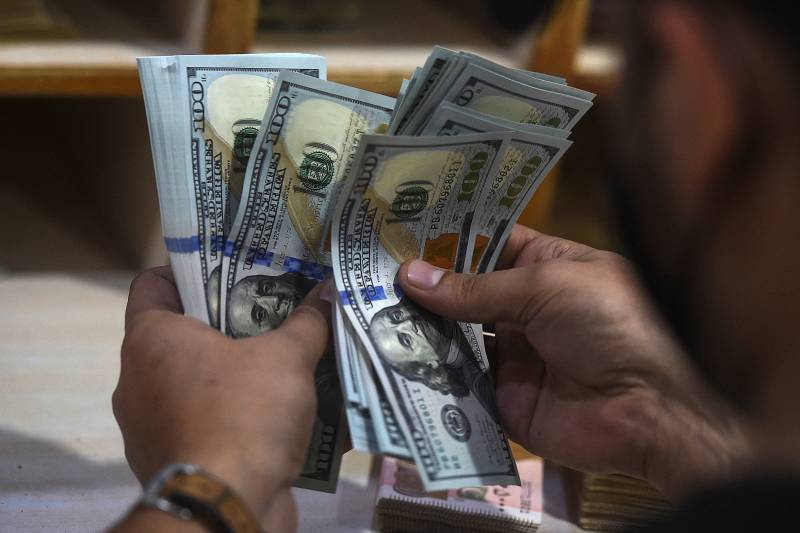 US dollar knocks down Pakistani rupee in interbank