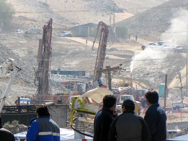 Rescuers 'fear worst' for three trapped deep in Spain mine