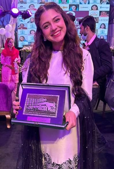 Zara Noor Abbas honoured with special award on Women’s Day