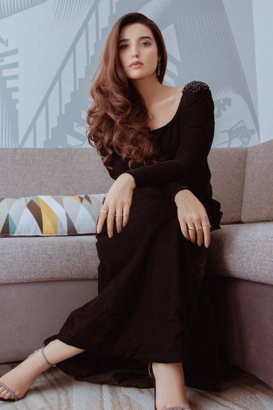 Hareem Farooq radiates 80s aesthetic