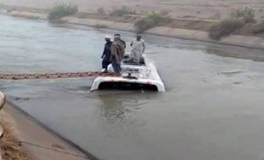 Rescue operation to recover bodies from DG Khan canal restarts