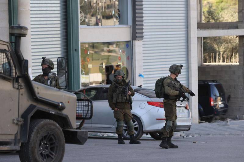 Israeli army shoots dead three Palestinian gunmen in West Bank