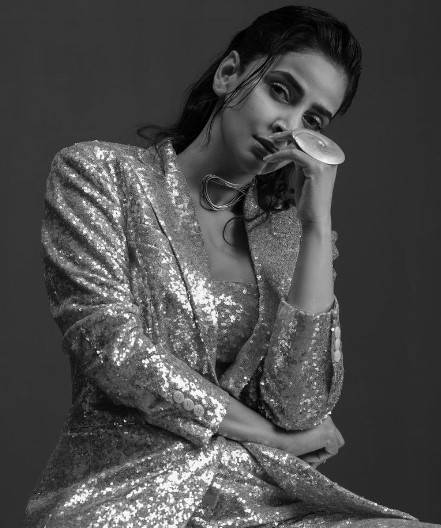 Saba Qamar sets hearts racing with sensual photoshoot