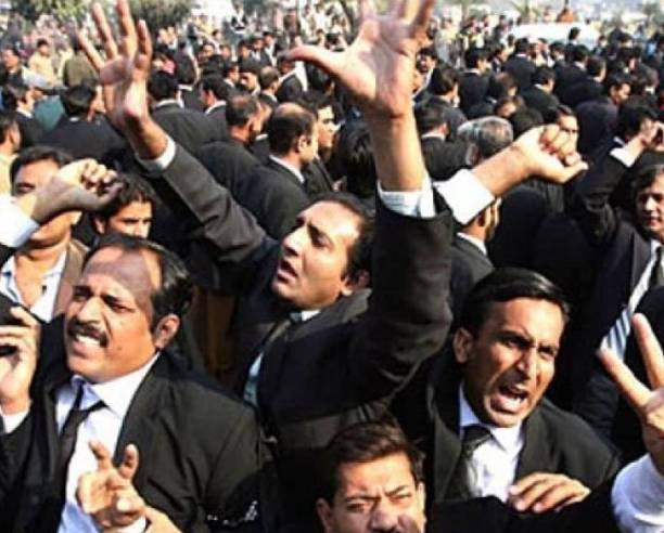 PTI lawyers protest against police operation