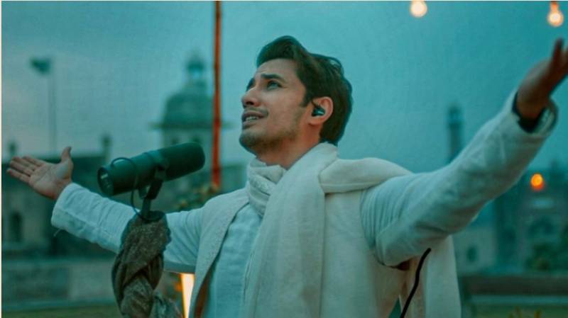 Ali Zafar announces upcoming release of his ‘Faslon Ko Takalluf’ rendition