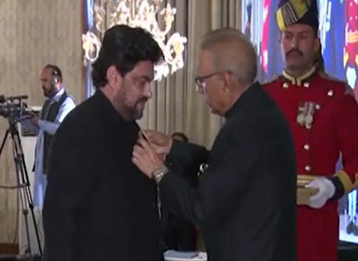 President confers awards on Sindh Governor Tessori, Gohar Ejaz