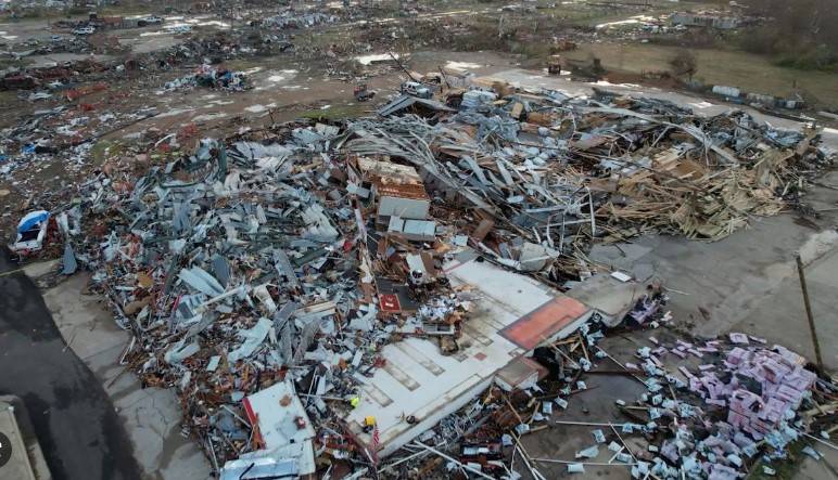 Devastating tornadoes kill 26 in US