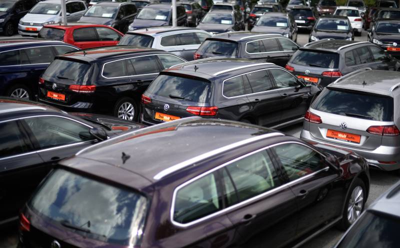 EU backs fossil fuel car ban, as Berlin lifts veto