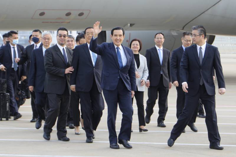 Former Taiwanese president Ma Ying-jeou (C) waves upon arriving at the Shanghai airport. AFP