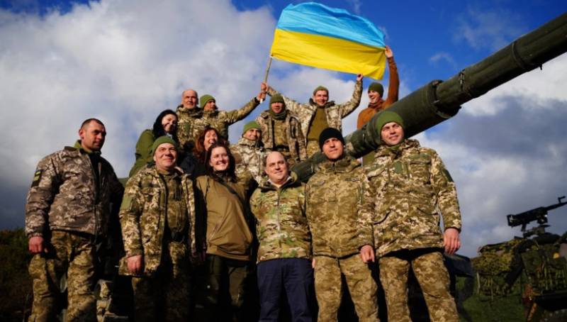 Ukraine troops finish training on UK Challenger tanks